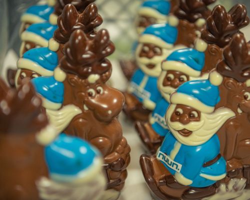 Bäckerei Konditorei Confiserie Mohn AG - Scholadenchlaus mit Logo