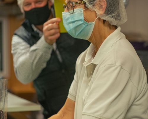 Bäckerei Konditorei Confiserie Mohn AG - Verpackung der Firmengeschenke